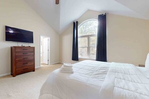 4 habitaciones, tabla de planchar con plancha, internet y ropa de cama