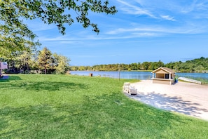 Property grounds - Pocono Country Place home w/ private hot tub, EV charge, pool and tennis courts (Tobyhanna)