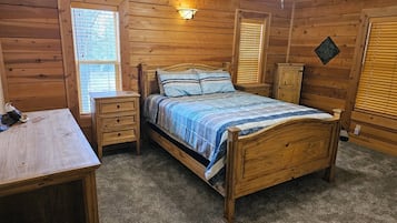 2 bedrooms, travel cot, free WiFi, bed sheets