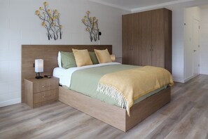 Chambre Double Standard, 1 grand lit, non-fumeurs | Coffres-forts dans les chambres, bureau