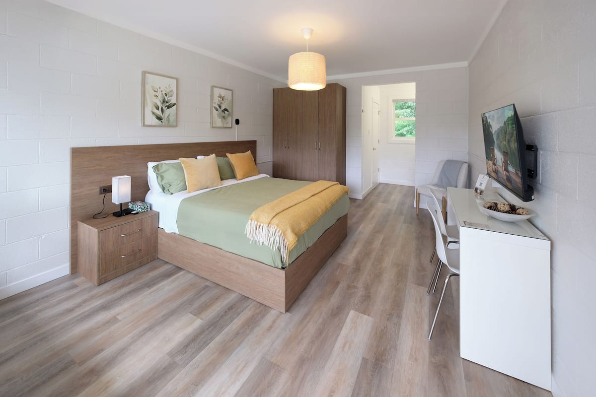 Standard Double Room, 1 Queen Bed, Non Smoking | In-room safe, desk, laptop workspace, free WiFi