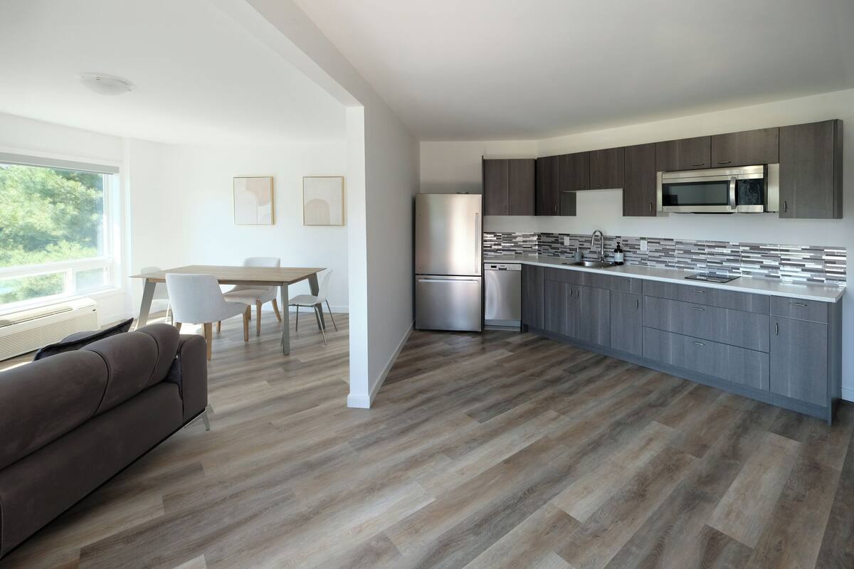 Familjelägenhet - flera sängar - icke-rökare | 1 sovrum, värdeförvaringsskåp på rummet och skrivbord