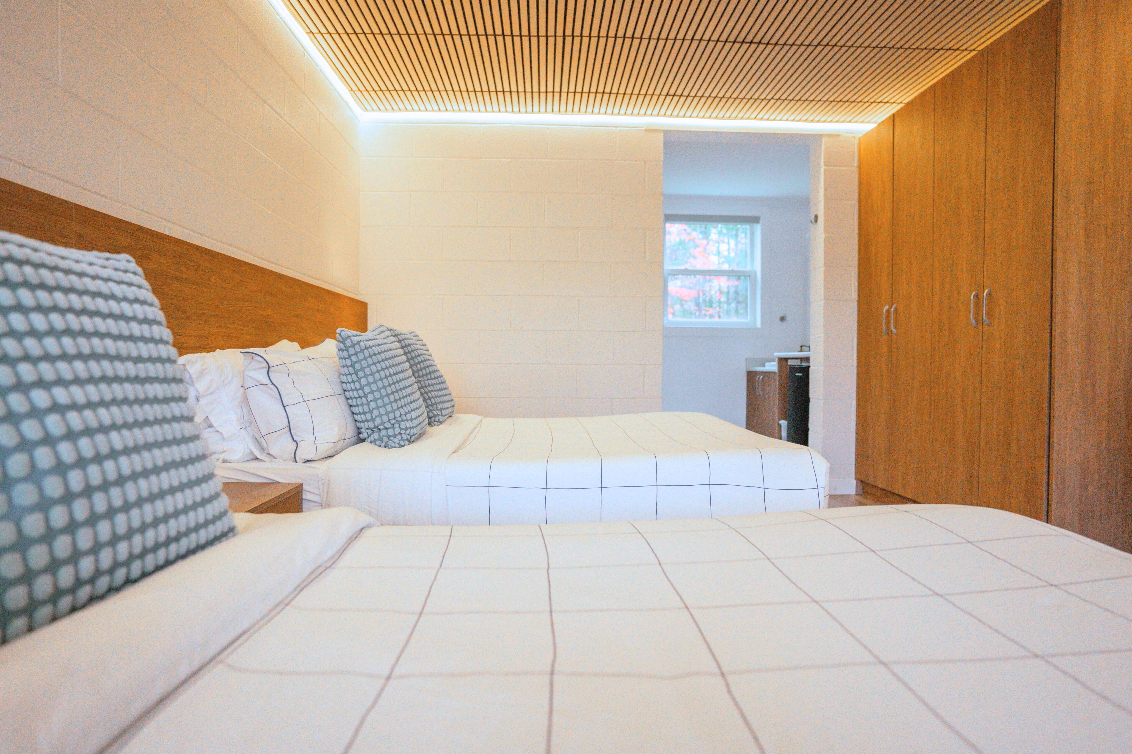 Chambre Double Standard, 2 lits doubles, non-fumeurs, rez-de-chaussée | Coffres-forts dans les chambres, bureau