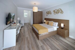 Dobbeltrom – standard, 1 queensize-seng, ikke-røyk | Safe på rommet, skrivebord og skrivebord for bærbar PC