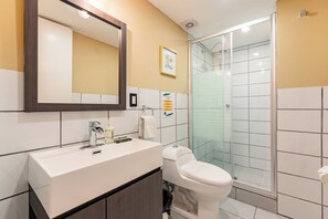 Towels, soap, shampoo, toilet paper - Increíble y Amplio Departamento a Pasos de Reforma (Ciudad de México)