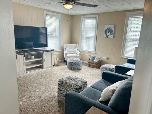 Remodeled 2 BR 2nd Fl Apartment in Hanover