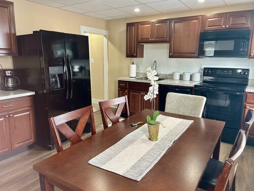 Remodeled 2 BR 2nd Fl Apartment in Hanover