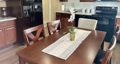 Remodeled 2 BR 2nd Fl Apartment in Hanover