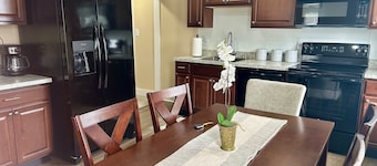 Remodeled 2 BR 2nd Fl Apartment in Hanover