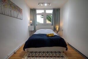 3 bedrooms, in-room safe, desk, iron/ironing board