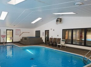 Una piscina techada, una piscina climatizada