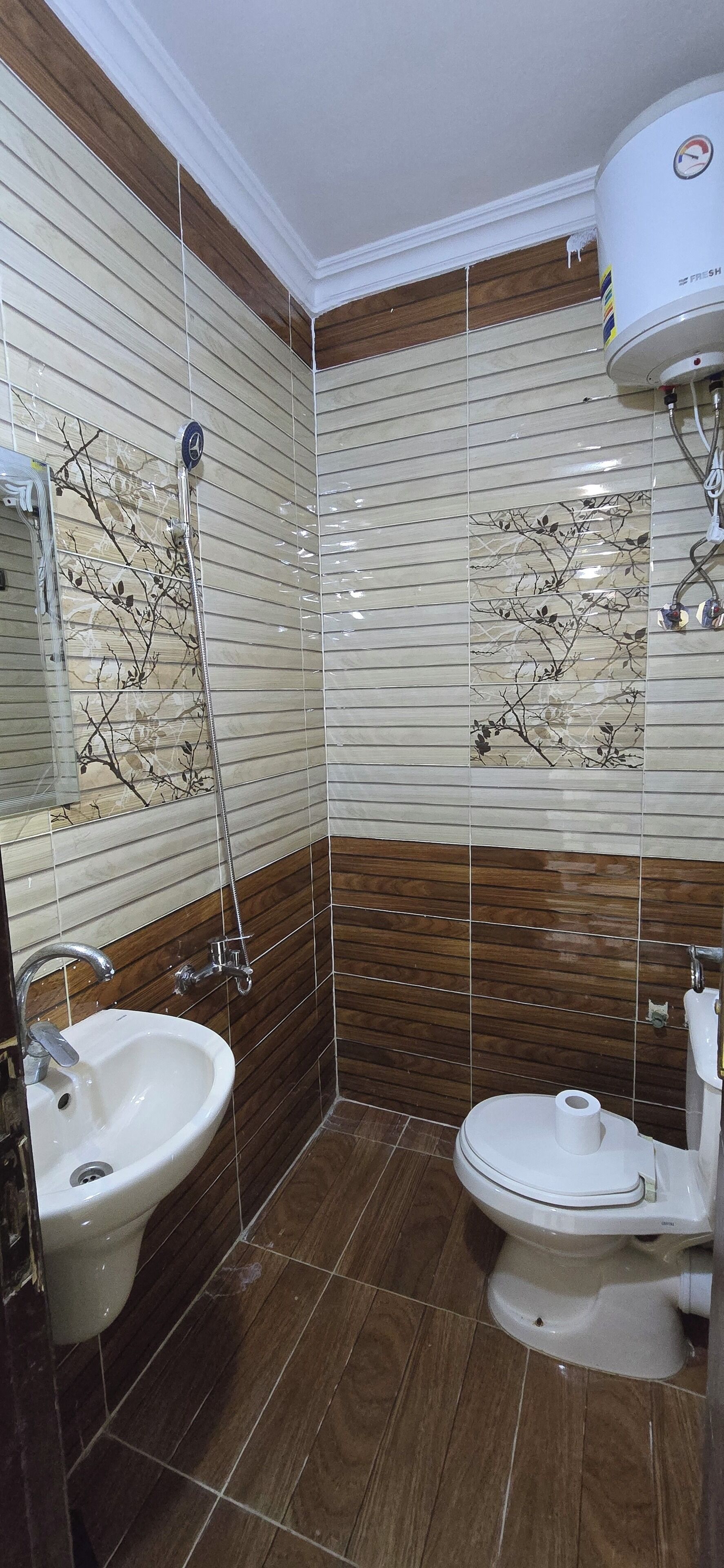 Ducha, artículos de tocador gratuitos, secador de pelo, toallas