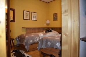 1 dormitori, planxa i posts de planxar, wifi gratuïta i roba de llit