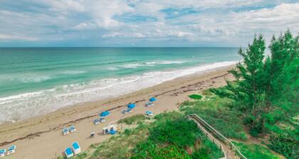 Two Bedroom, Oceanfront, Luxury Condo, Jensen Beach, Florida 4044491