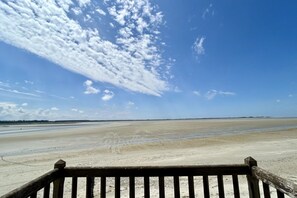 Beach nearby, beach towels