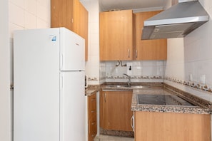 Fridge, microwave, stovetop, coffee/tea maker - Apartment 'Vacaciones Cerca Del Mar' with Wi-Fi (Malaga)