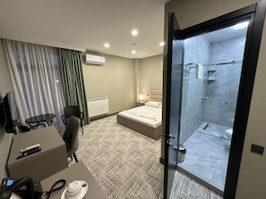 Comfort Double Room, City View | Minibar, desk, soundproofing, free WiFi - Caspian VF Hotel (Batumi)