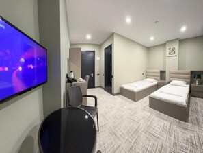 Chambre Confort avec lits jumeaux, vue ville | Minibar, bureau, Wi-Fi gratuit, draps fournis