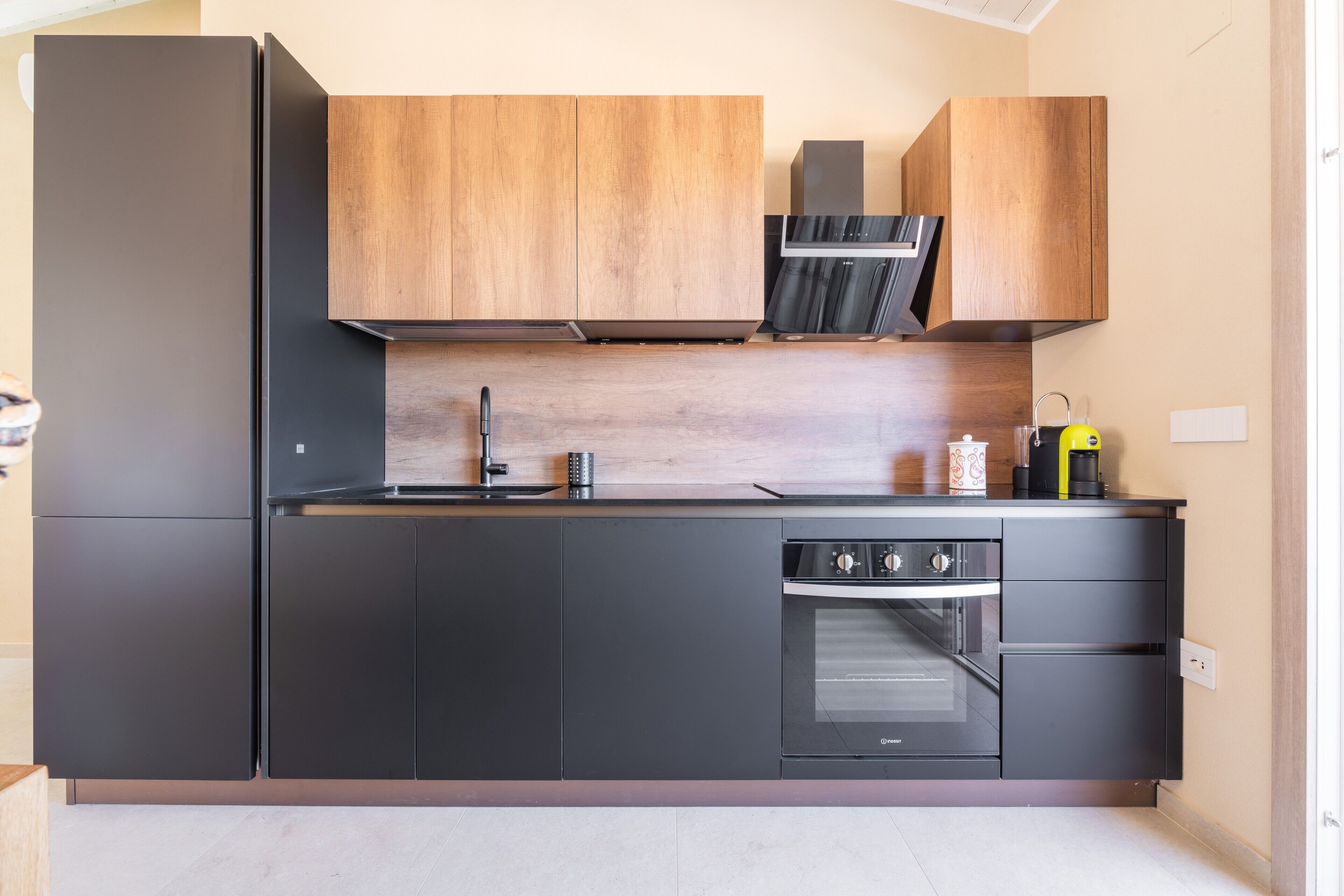 Réfrigérateur, four, plaque de cuisson, lave-vaisselle