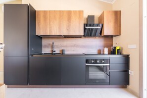 Geladeira, fogão, cooktop, lava-louças