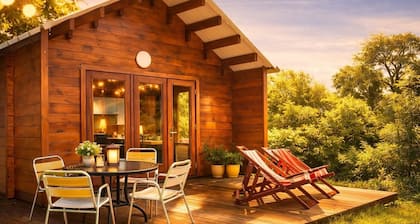 Chalet "Pondok Indah" avec jacuzzi, terrasse privée et jardin privé