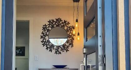 Stylish, comfortable townhouse close to the square