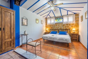 4 habitaciones, tabla de planchar con plancha y wifi gratis 