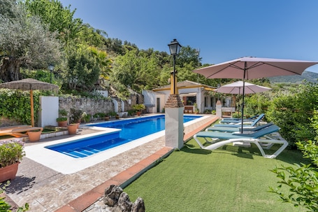 Pool. Rural House 'Casa Rural Puente Piedra' with Mountain Views, Wi-Fi, and Air Conditioning