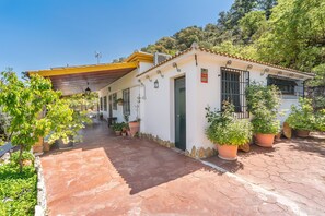 Exterior - Country House 'Casa Rural Puente Piedra' with Mountain View, Wi-Fi and Air Conditioning (Carcabuey)