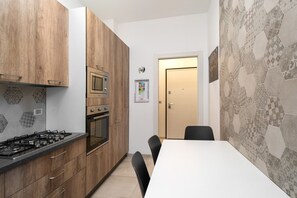 Fridge, microwave, stovetop, dishwasher - Apartment 'Stefy' with Shared Garden, Wi-Fi and Air Conditioning (Imperia)