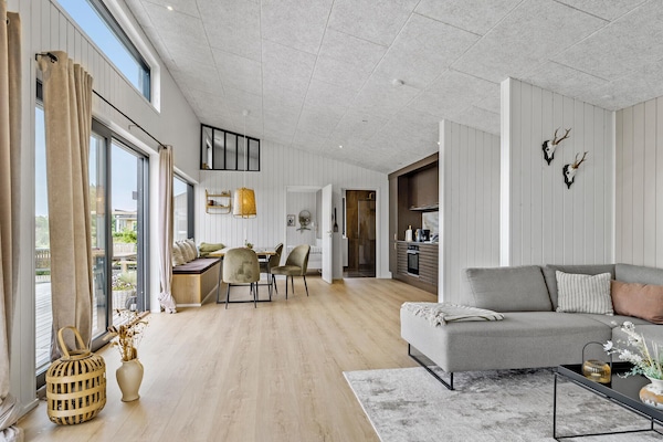 Smart TV, table football