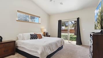 4 bedrooms, in-room safe, WiFi, bed sheets