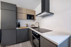 Fridge, microwave, stovetop, dishwasher - Apartment 'Le Lavande' with Wi-Fi and Air Conditioning (Castro)