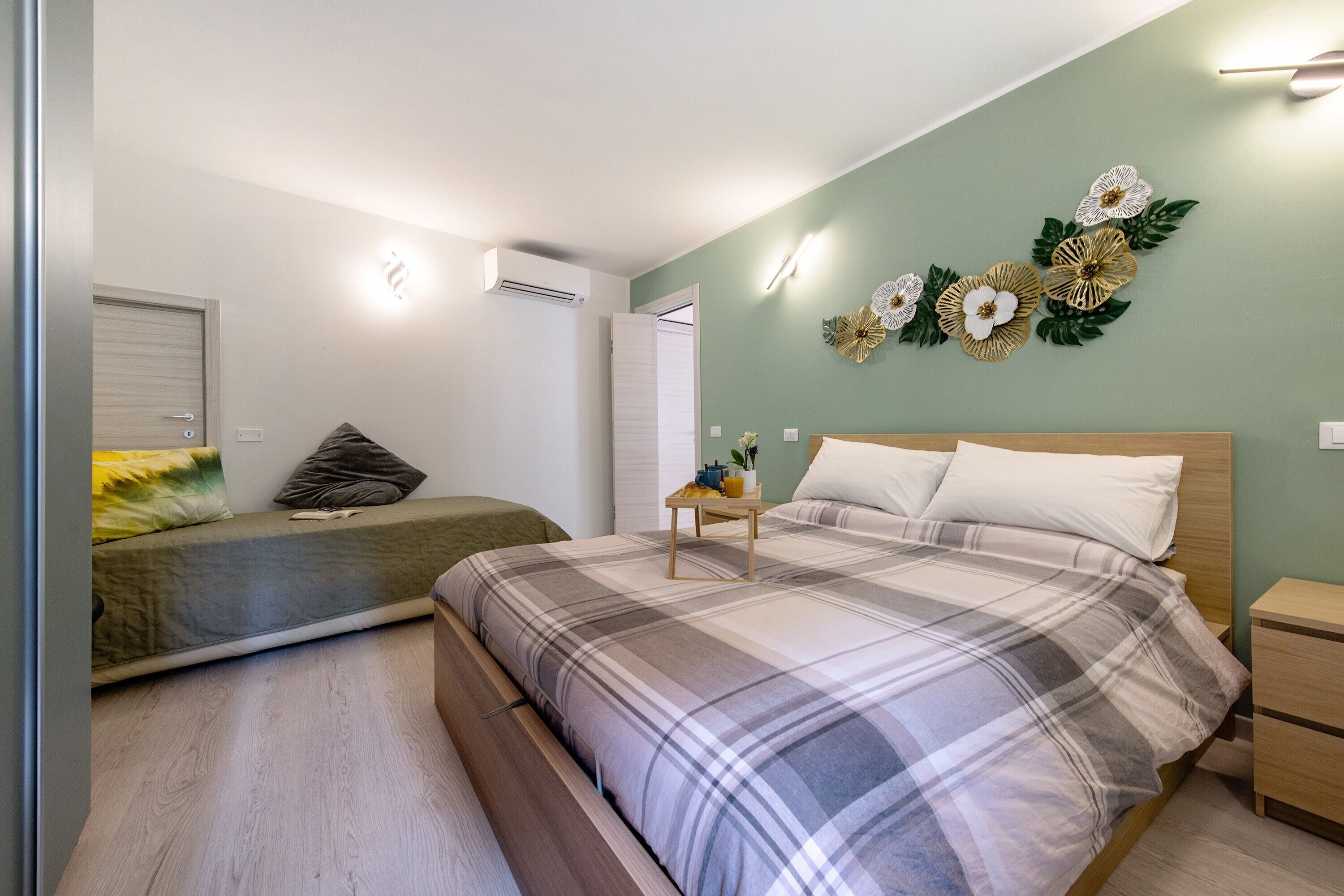 1 habitación, tabla de planchar con plancha, wifi gratis y ropa de cama 