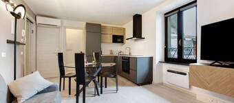 Apartment 'Le Lavande' with Wi-Fi and Air Conditioning