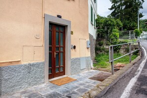 Exterior detail - Apartment 'Le Lavande' with Wi-Fi and Air Conditioning (Castro)