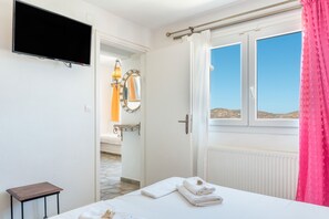 1 bedroom, bed sheets