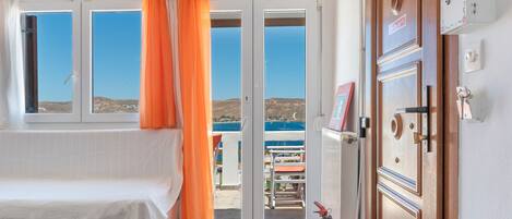 1 bedroom, bed sheets
