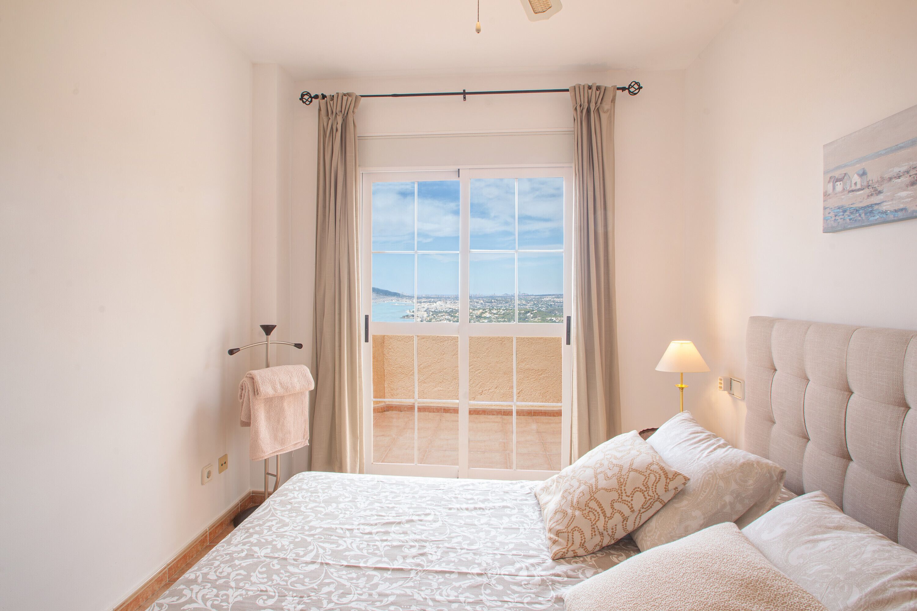 3 dormitorios, tabla de planchar con plancha, wifi gratis y ropa de cama