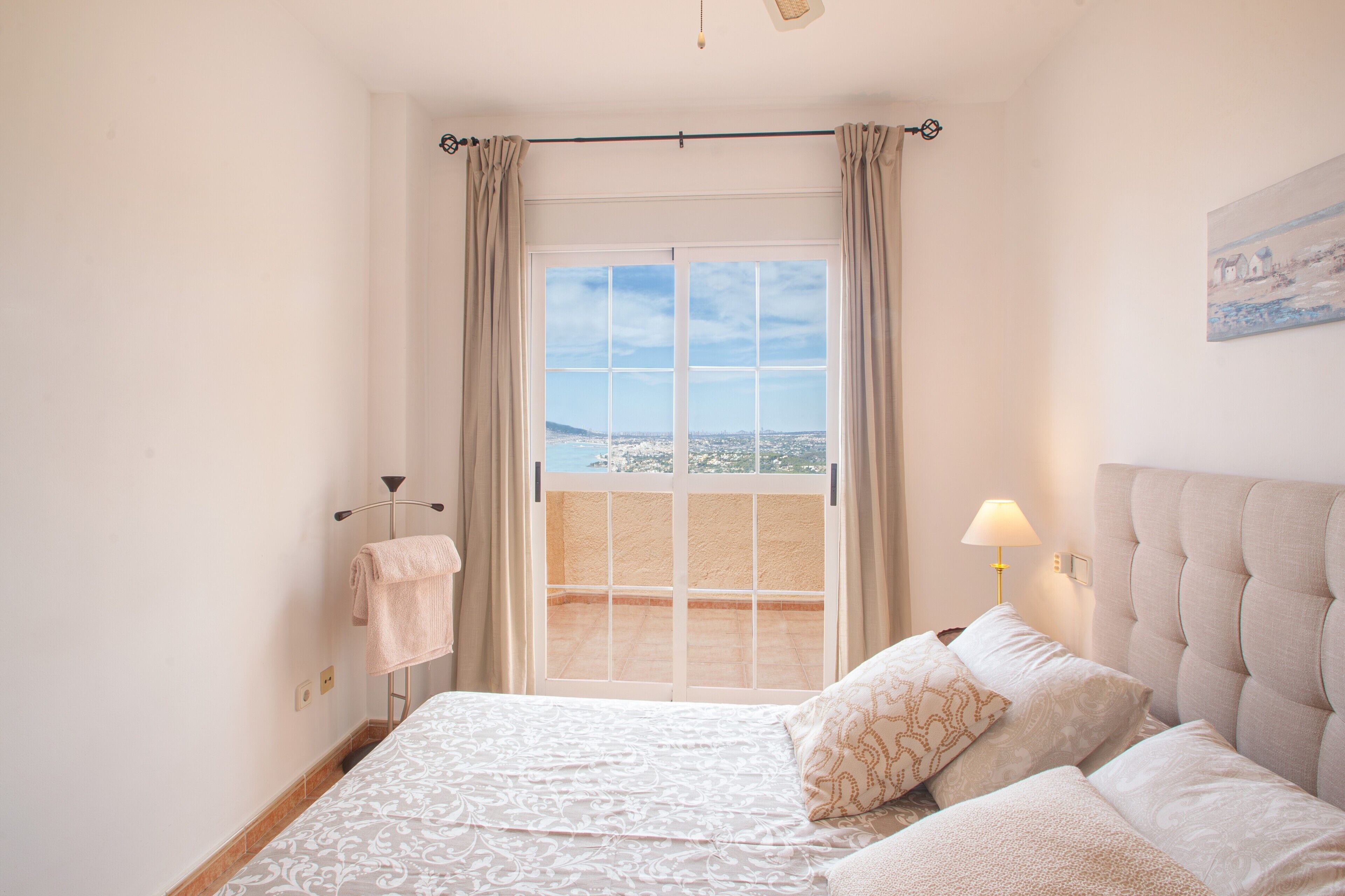 3 makuuhuonetta, silitysrauta/-lauta, ilmainen Wi-Fi, vuodevaatteet