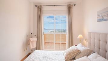 3 makuuhuonetta, silitysrauta/-lauta, ilmainen Wi-Fi, vuodevaatteet