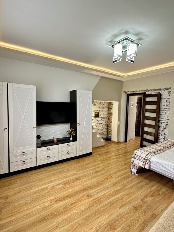 1 bedroom, iron/ironing board, WiFi, bed sheets - HomeSweetHome far away from Home (Chișinău)