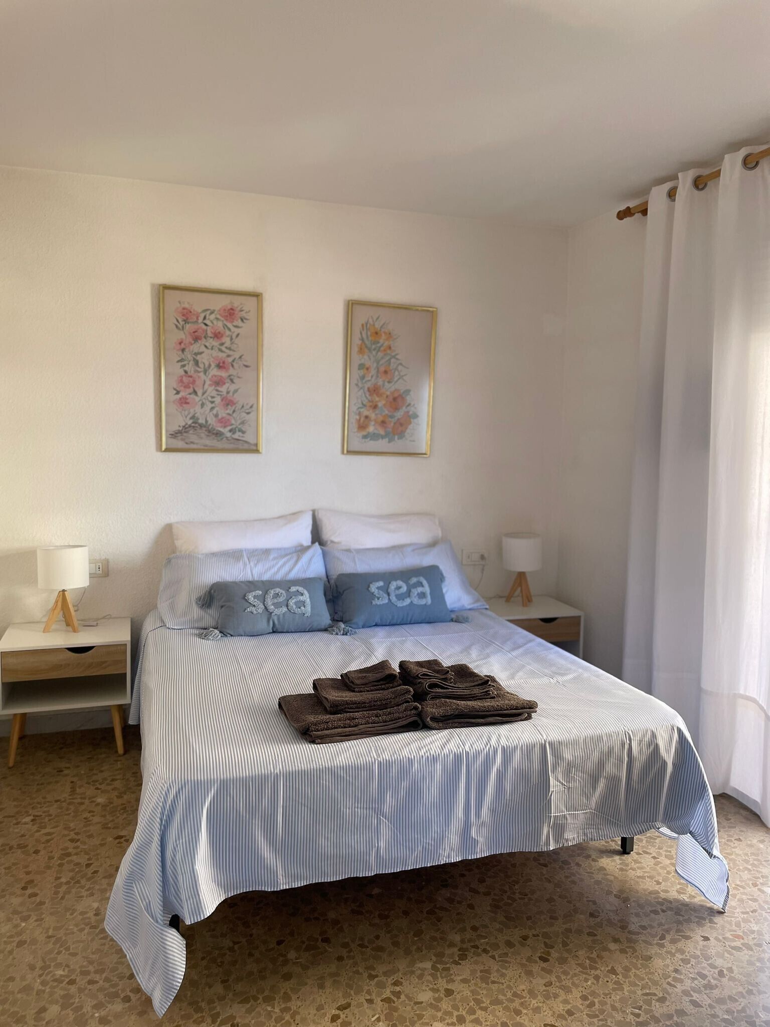 3 slaapkamers, een strijkplank/strijkijzer, gratis wifi, beddengoed
