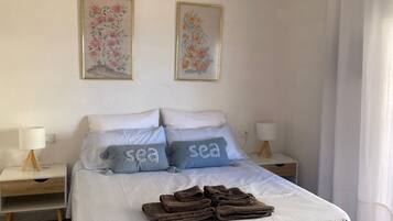 3 slaapkamers, een strijkplank/strijkijzer, gratis wifi, beddengoed