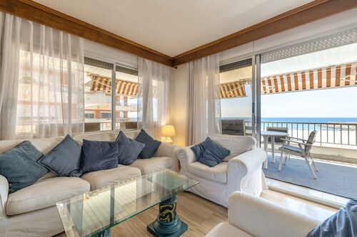 Apartment 'En Primera Línea De Mar' with Sea View, Shared Pool and Wi-Fi