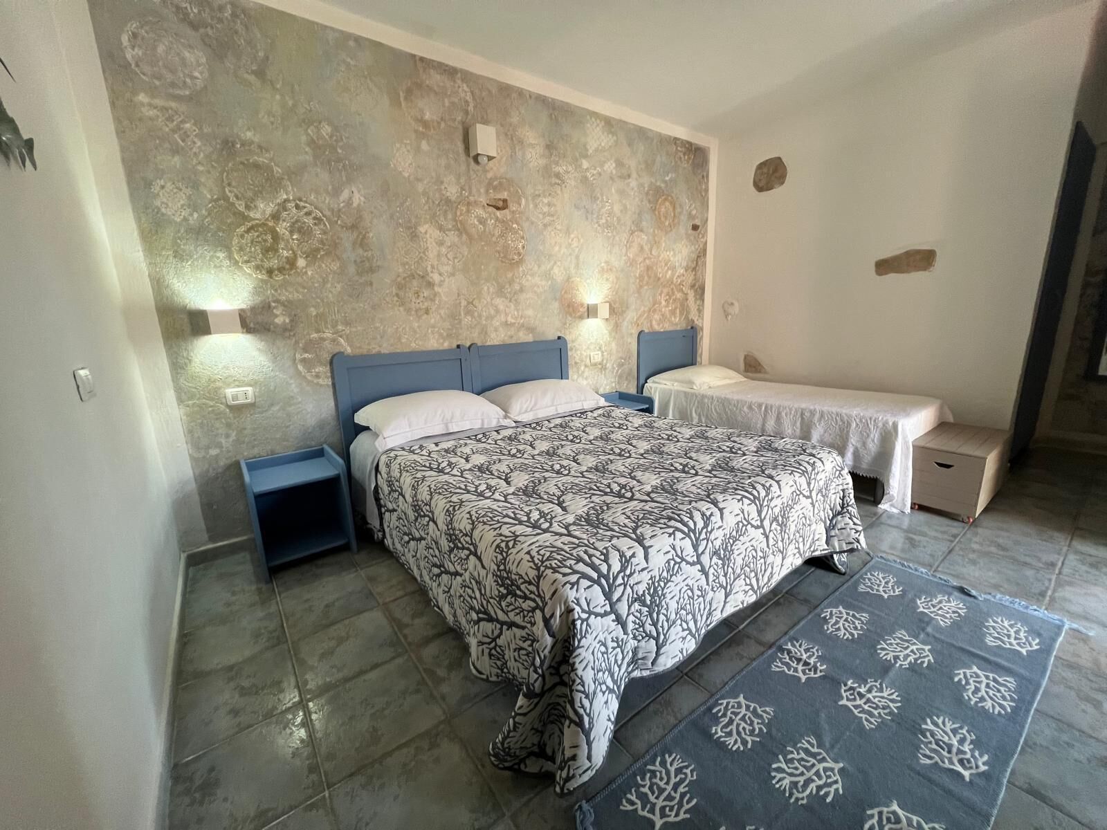 1 bedroom, bed sheets