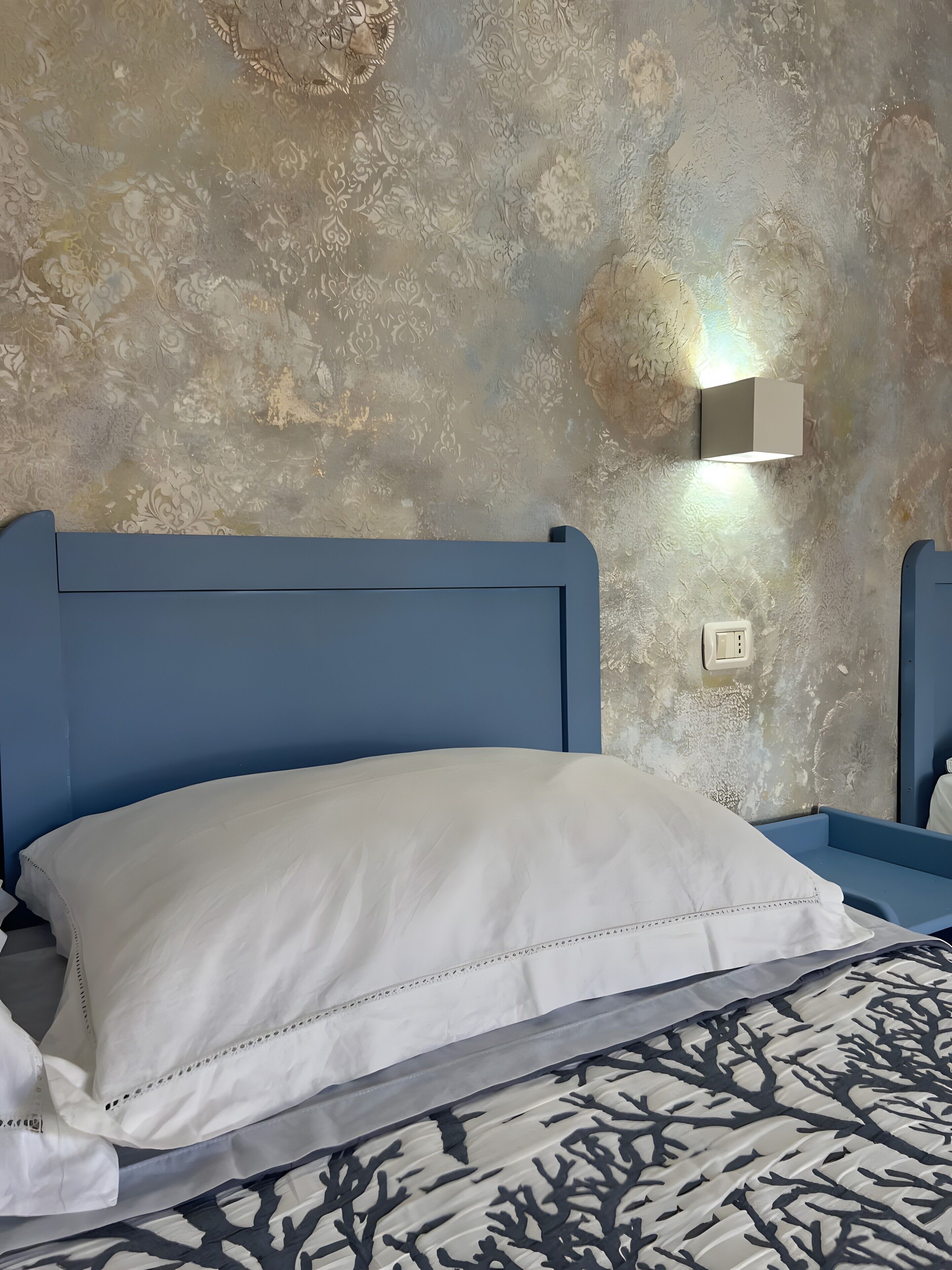 1 bedroom, bed sheets