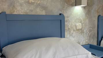 1 bedroom, bed sheets