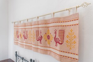 A patterned fabric hanging on a rod. - Room 'Camera 22 Doppia' with Shared Pool, Wi-Fi and Air Conditioning (Gonnesa)