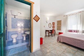 1 bedroom, bed sheets - Room 'Camera 22 Doppia' with Shared Pool, Wi-Fi and Air Conditioning (Gonnesa)